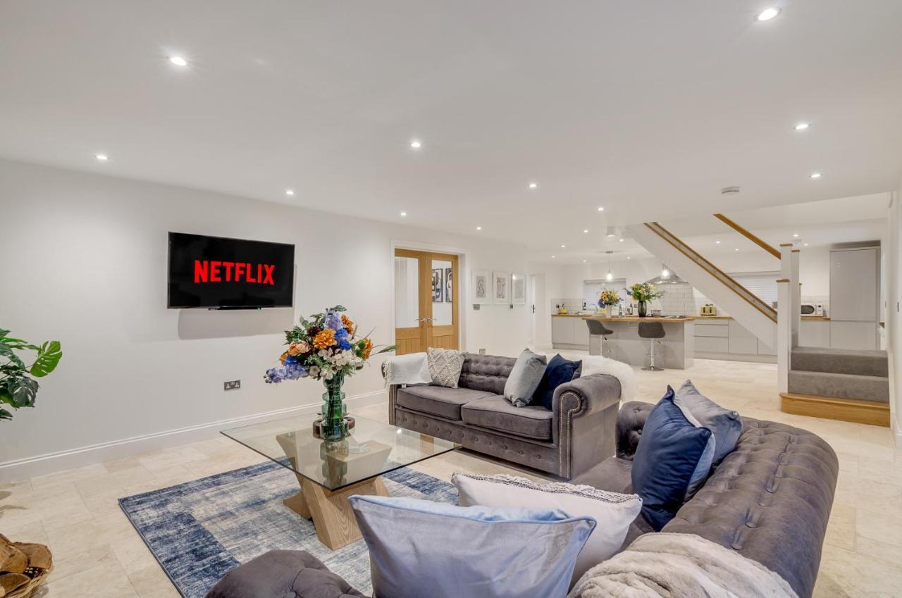 Spacious 6-Bed Home, Near The Norfolk Broads Clippesby Extérieur photo