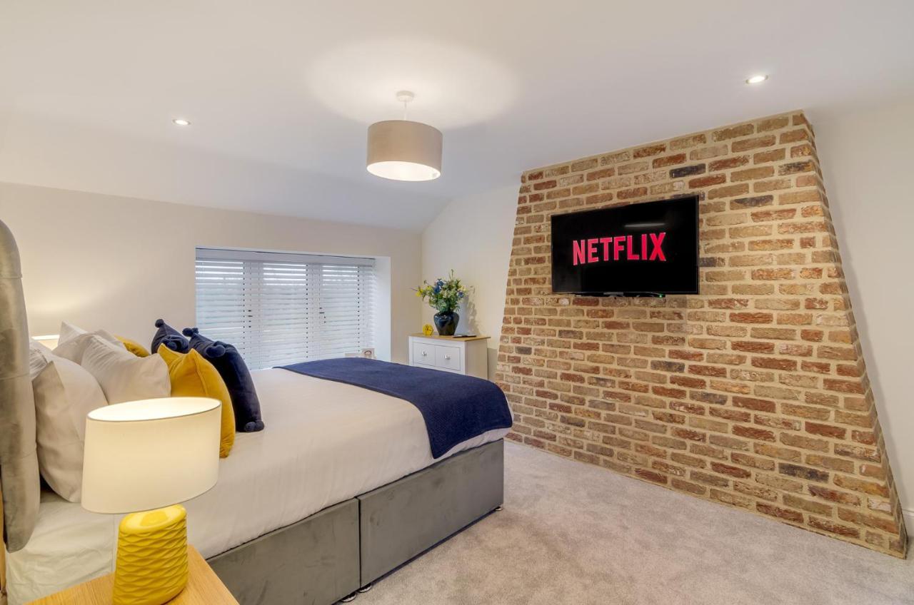 Spacious 6-Bed Home, Near The Norfolk Broads Clippesby Extérieur photo