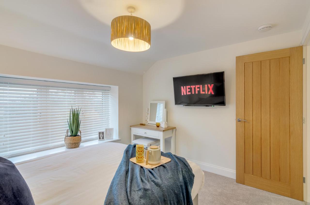 Spacious 6-Bed Home, Near The Norfolk Broads Clippesby Extérieur photo