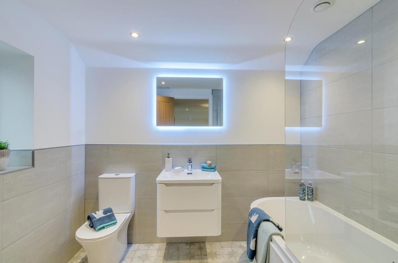Spacious 6-Bed Home, Near The Norfolk Broads Clippesby Extérieur photo