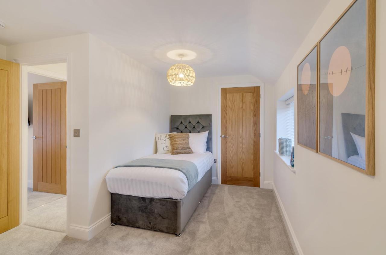 Spacious 6-Bed Home, Near The Norfolk Broads Clippesby Extérieur photo