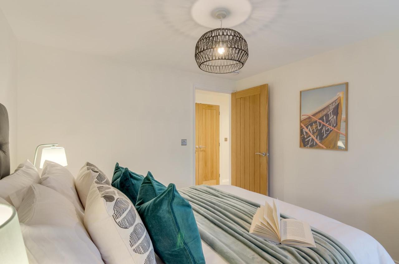 Spacious 6-Bed Home, Near The Norfolk Broads Clippesby Extérieur photo