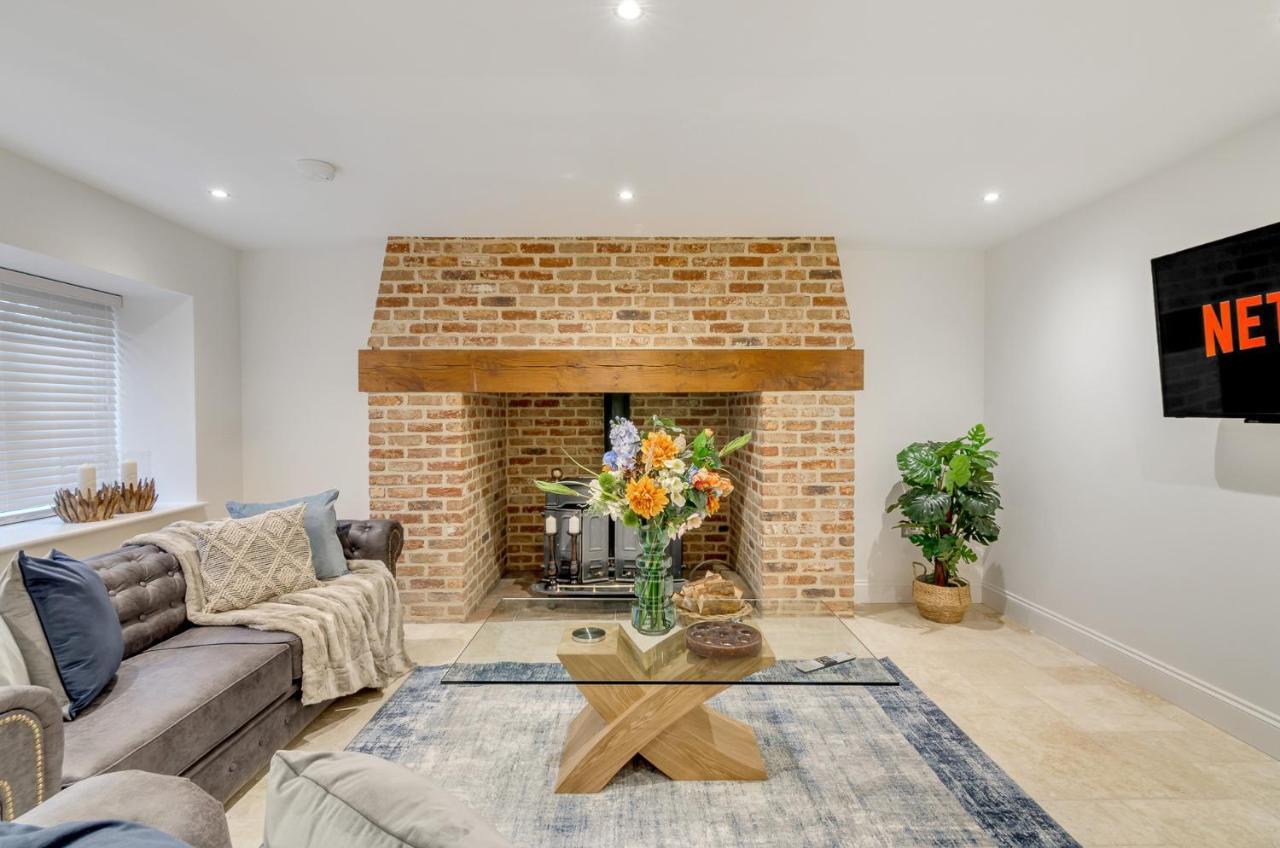 Spacious 6-Bed Home, Near The Norfolk Broads Clippesby Extérieur photo