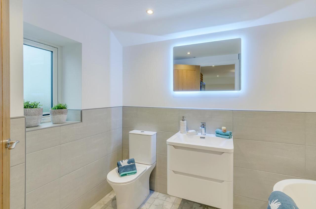 Spacious 6-Bed Home, Near The Norfolk Broads Clippesby Extérieur photo