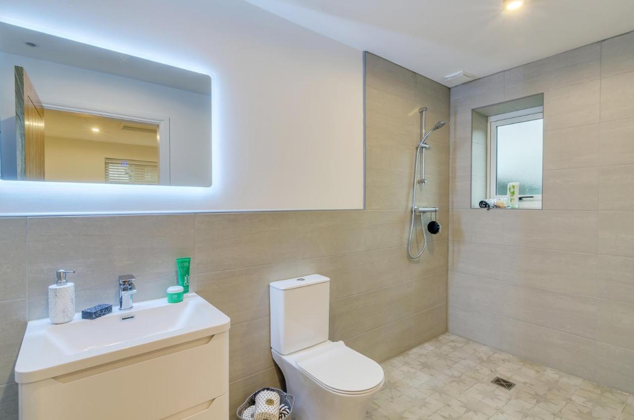 Spacious 6-Bed Home, Near The Norfolk Broads Clippesby Extérieur photo