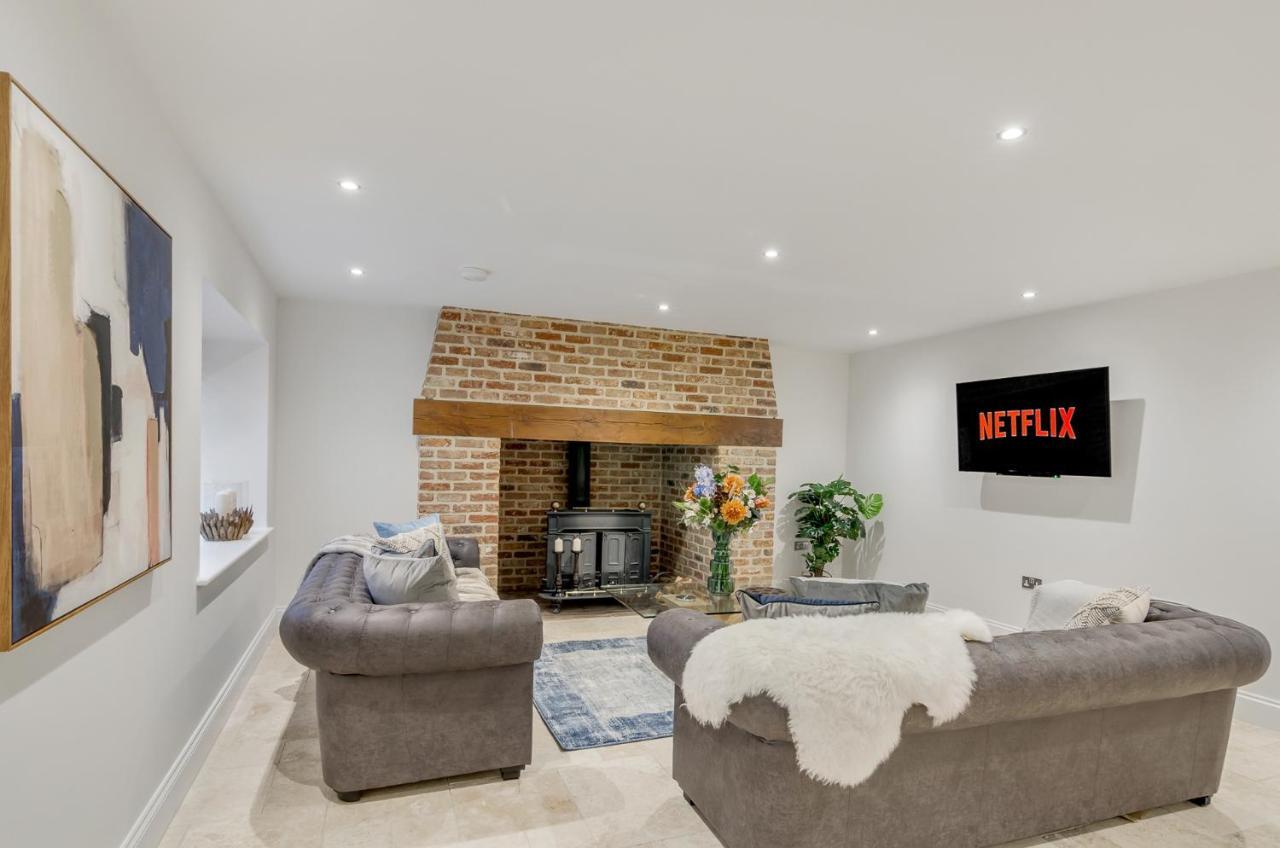 Spacious 6-Bed Home, Near The Norfolk Broads Clippesby Extérieur photo
