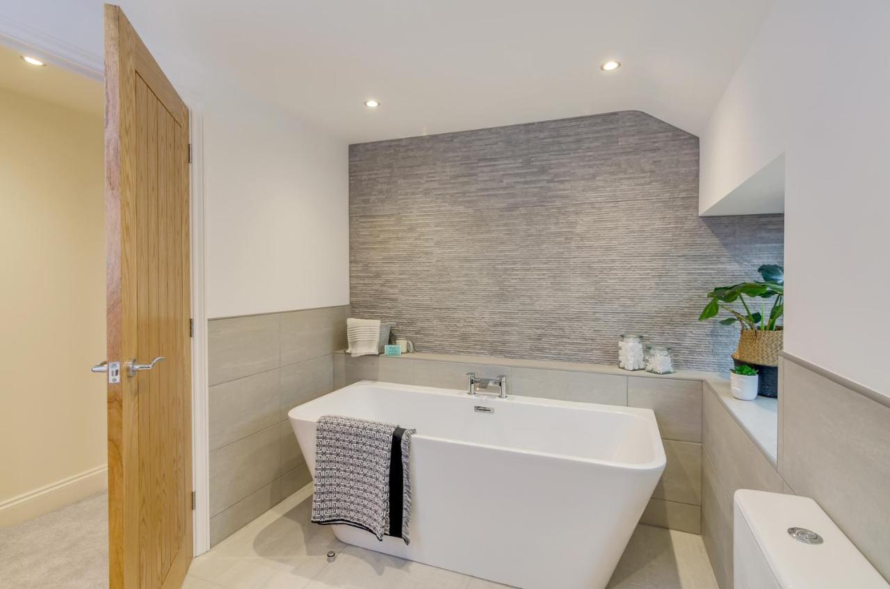 Spacious 6-Bed Home, Near The Norfolk Broads Clippesby Extérieur photo