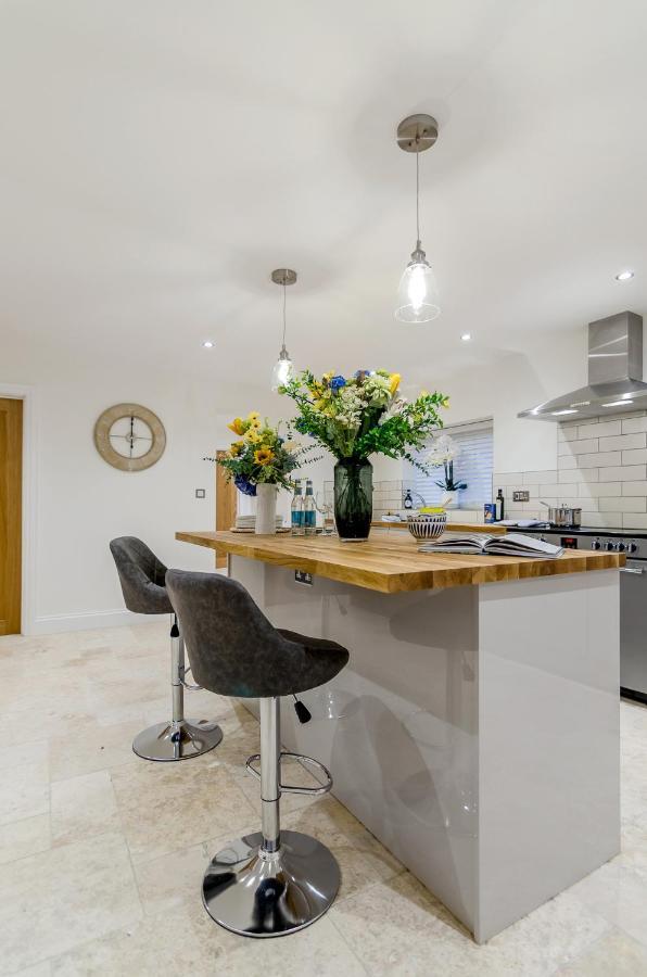 Spacious 6-Bed Home, Near The Norfolk Broads Clippesby Extérieur photo