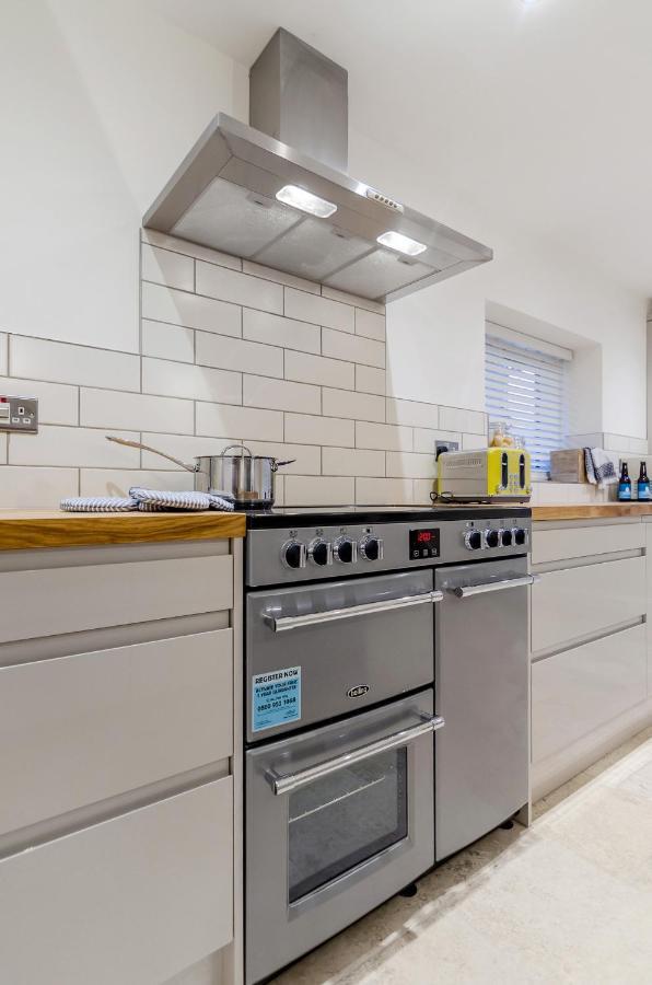 Spacious 6-Bed Home, Near The Norfolk Broads Clippesby Extérieur photo