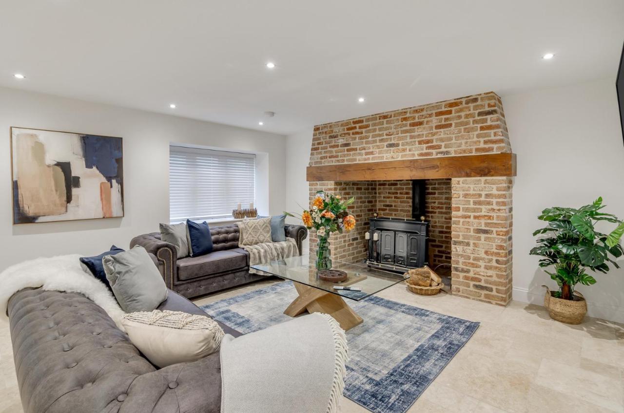 Spacious 6-Bed Home, Near The Norfolk Broads Clippesby Extérieur photo