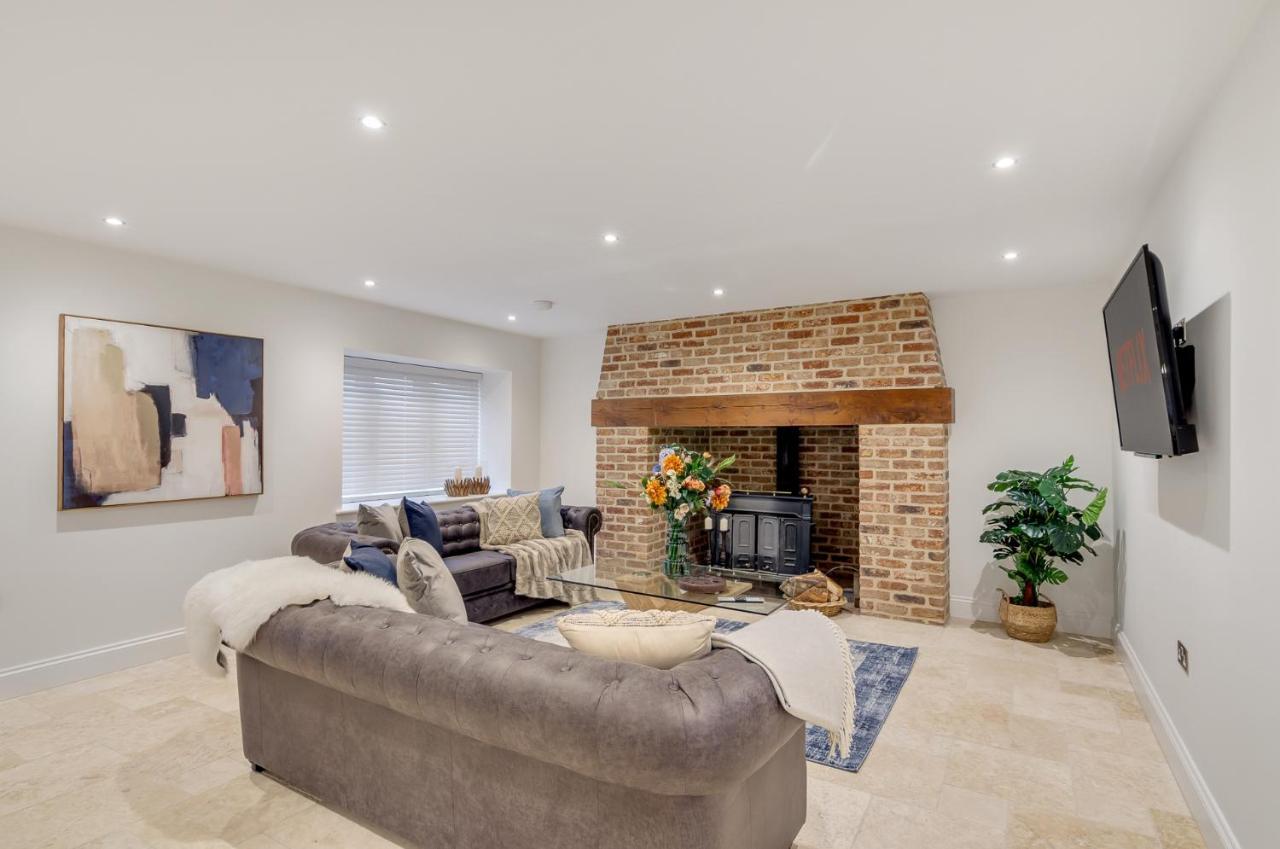 Spacious 6-Bed Home, Near The Norfolk Broads Clippesby Extérieur photo