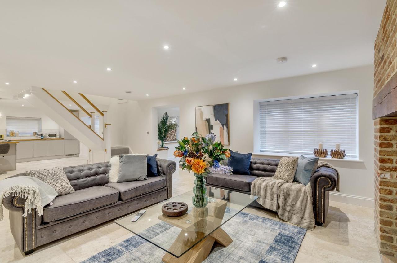 Spacious 6-Bed Home, Near The Norfolk Broads Clippesby Extérieur photo
