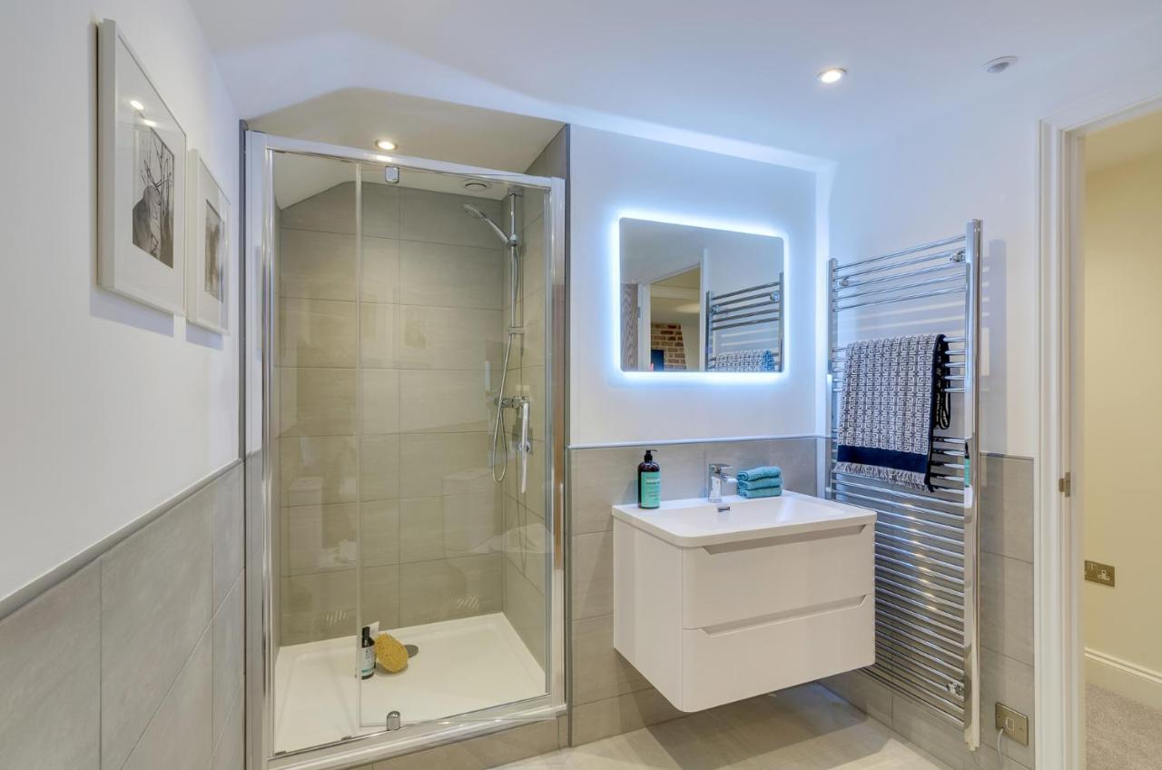Spacious 6-Bed Home, Near The Norfolk Broads Clippesby Extérieur photo