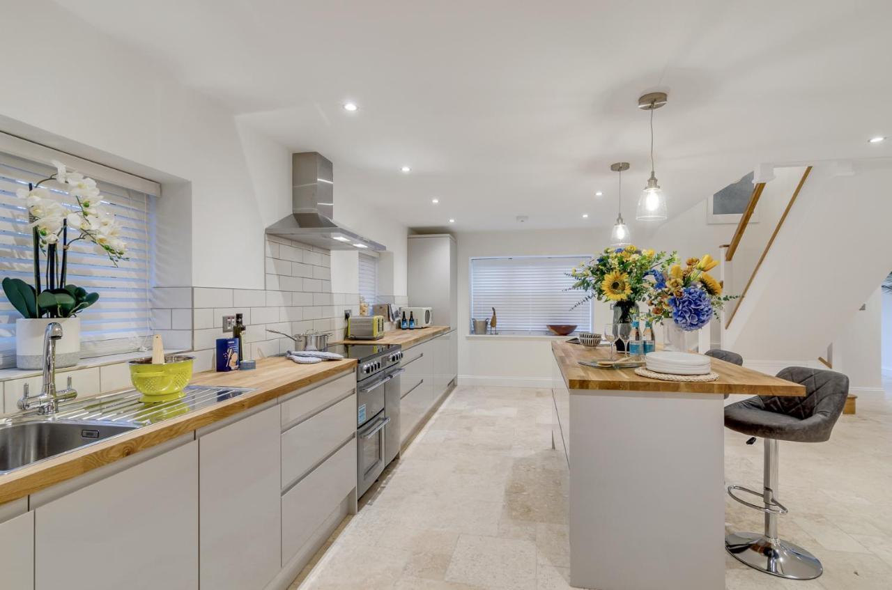 Spacious 6-Bed Home, Near The Norfolk Broads Clippesby Extérieur photo
