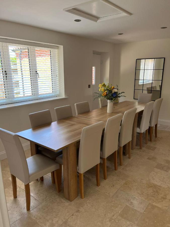 Spacious 6-Bed Home, Near The Norfolk Broads Clippesby Extérieur photo
