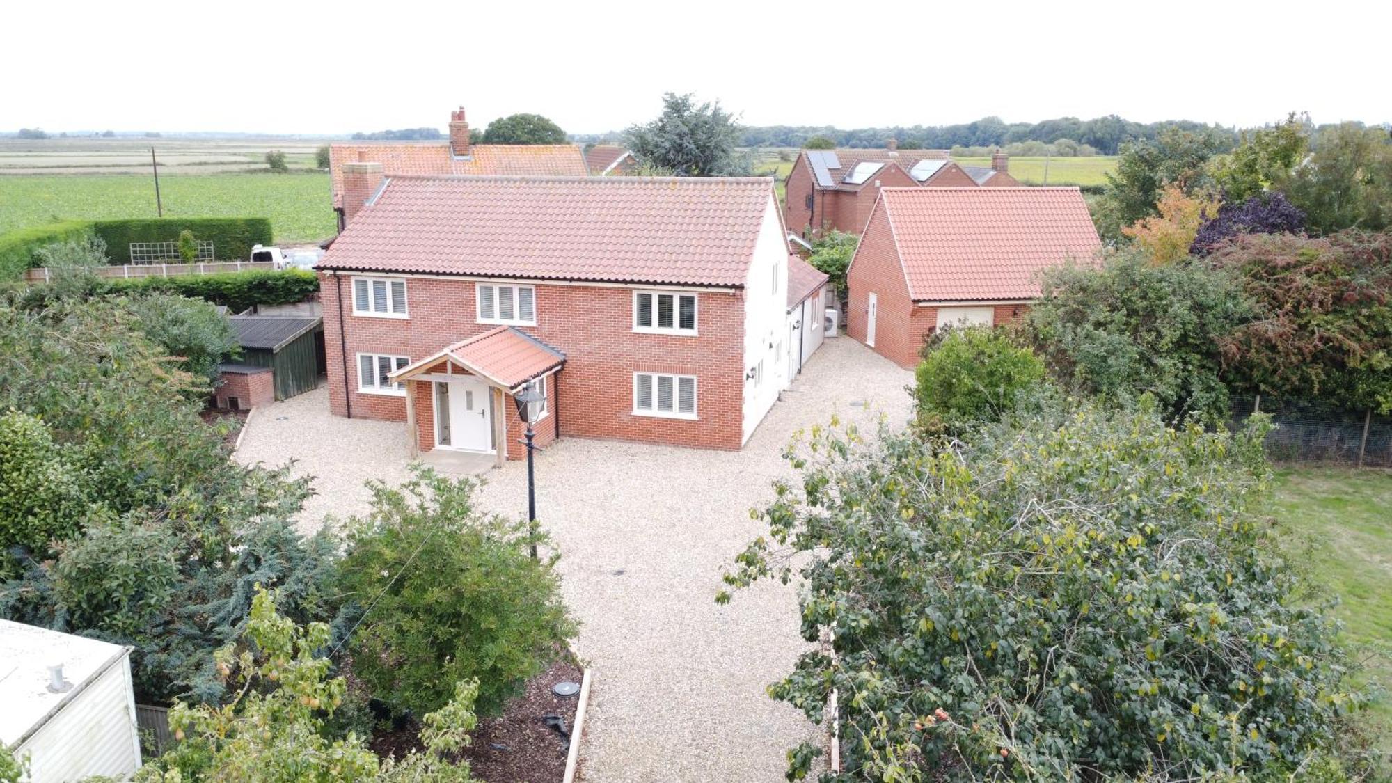 Spacious 6-Bed Home, Near The Norfolk Broads Clippesby Extérieur photo