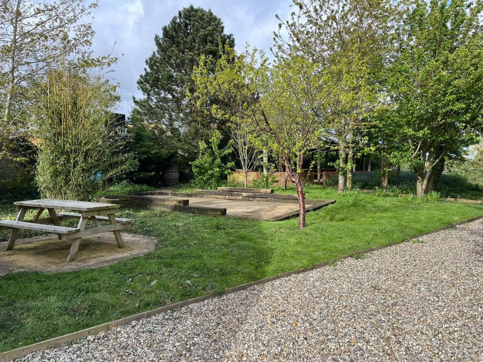 Spacious 6-Bed Home, Near The Norfolk Broads Clippesby Extérieur photo