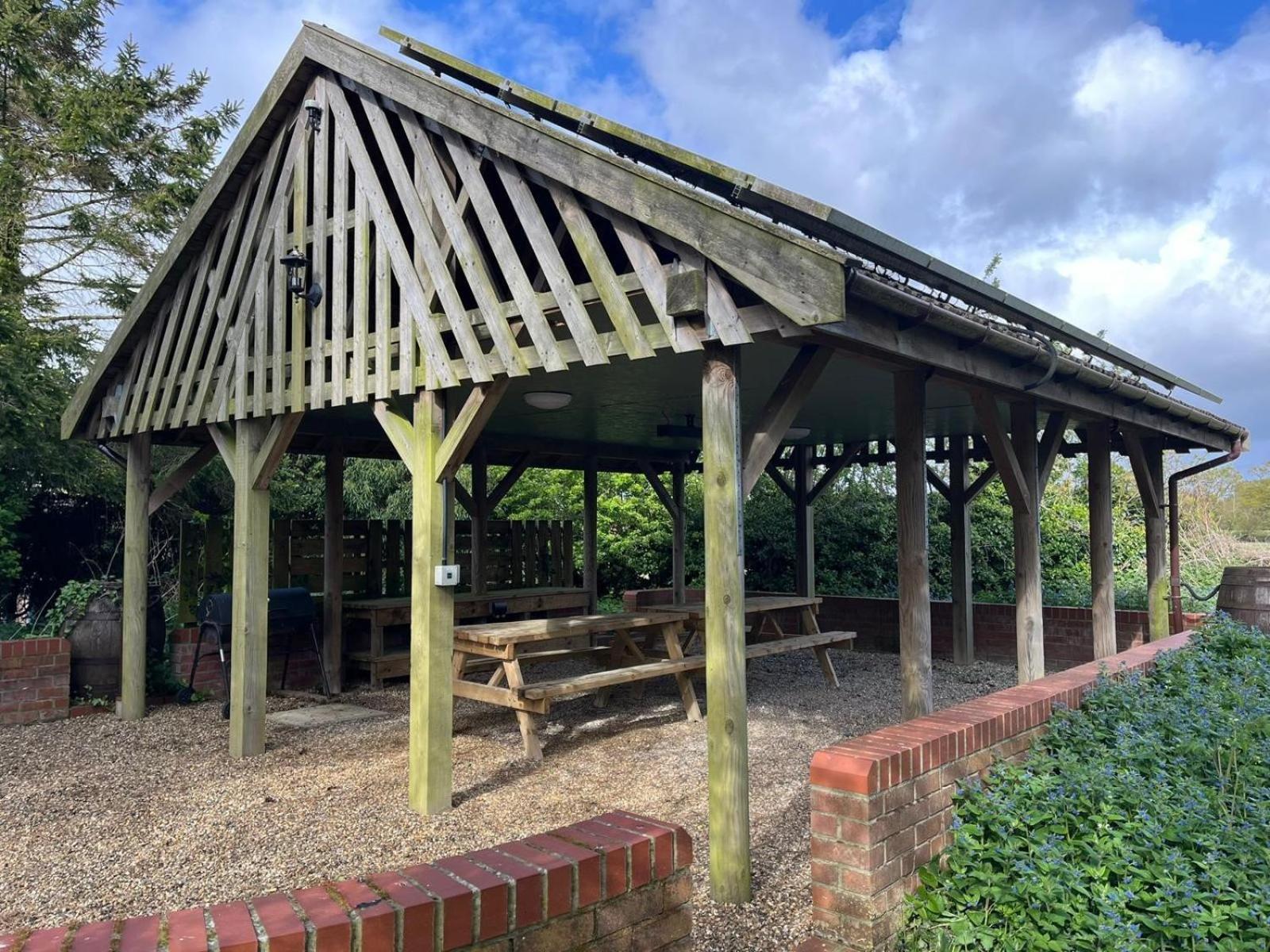 Spacious 6-Bed Home, Near The Norfolk Broads Clippesby Extérieur photo