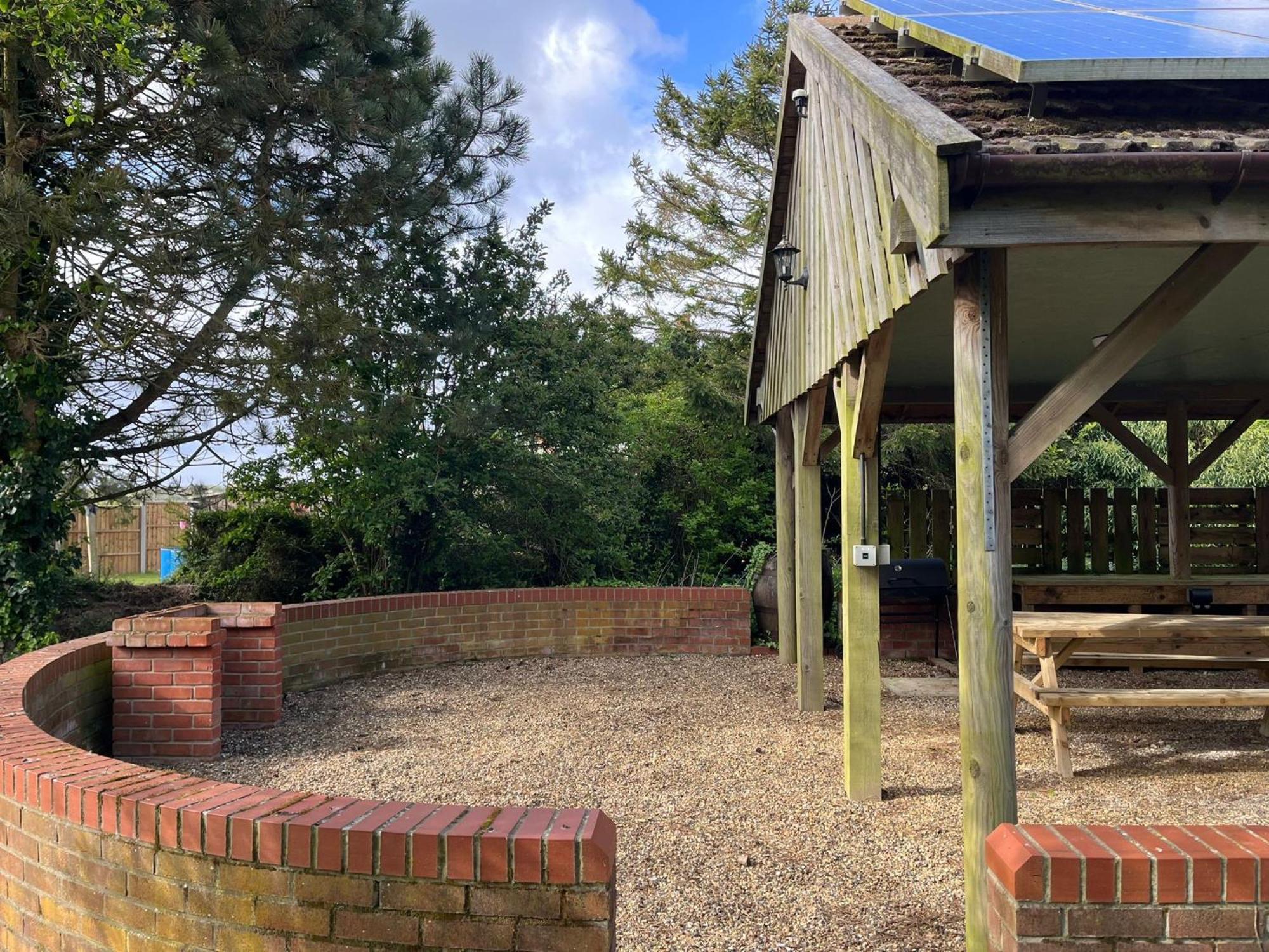 Spacious 6-Bed Home, Near The Norfolk Broads Clippesby Extérieur photo